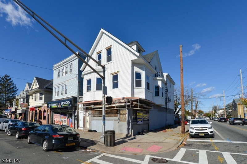 Large Corner Lot. 10 Bedrooms!