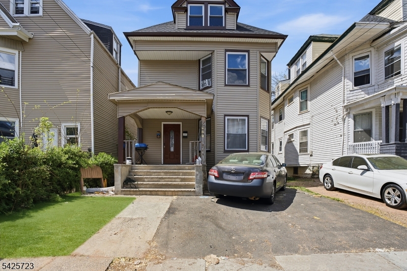CURB APPEAL! CURB APPEAL!