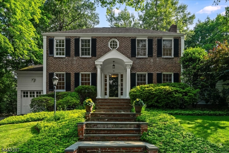 Gorgeous curb appeal