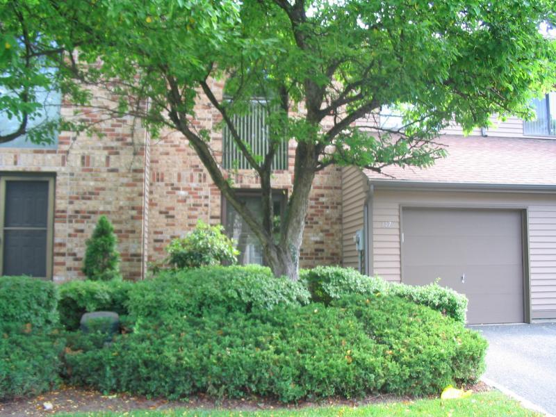 Location, location, location!! Close to shopping, highways, transportation, yet peaceful and private.