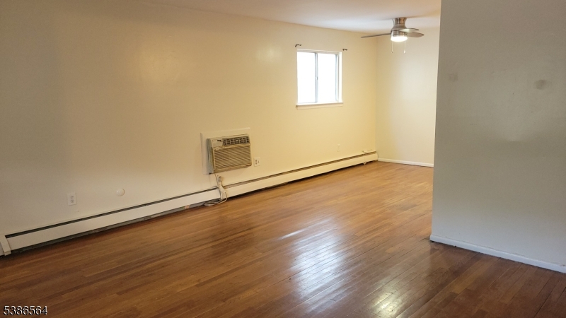 Living Rm / Dining Rm