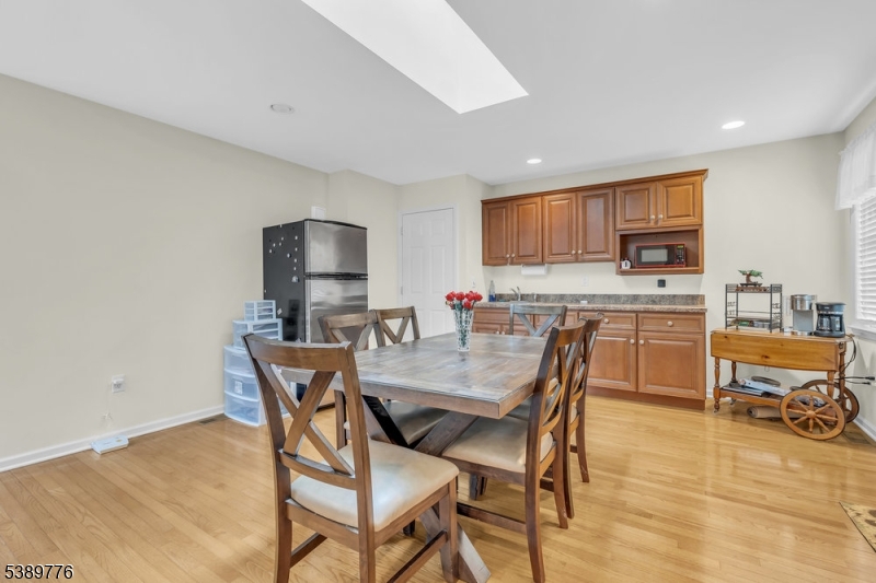 Mother/Daughter Suite Kitchen, Dining Room, skylights