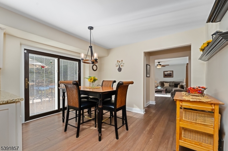 Kitchen Dining Area