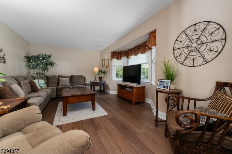 Living Rm with Bay Window
