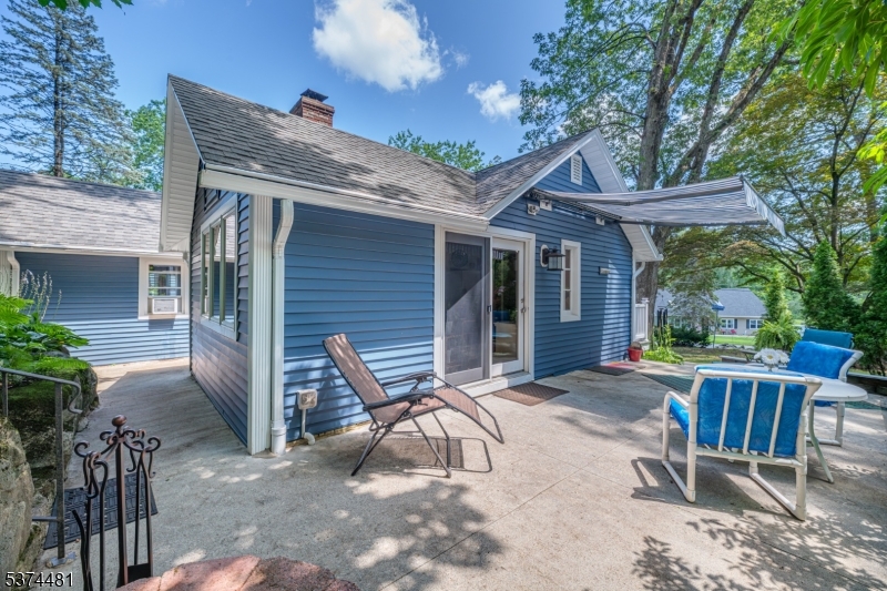 Patio, auto retractable awning Relaxing and inviting