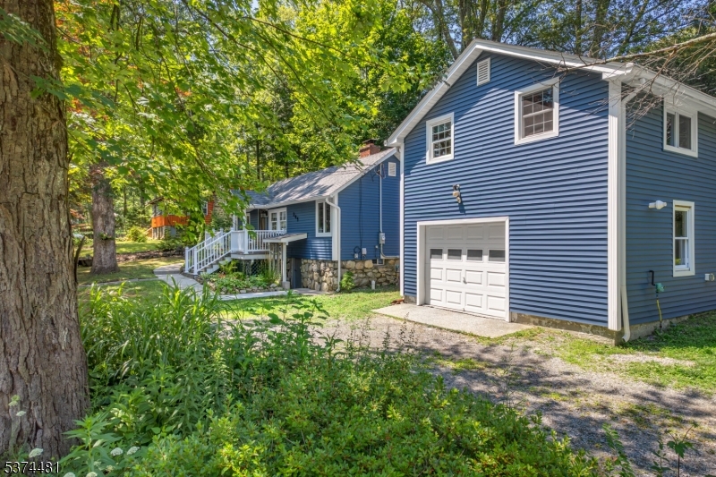 Office/den/studio over garage