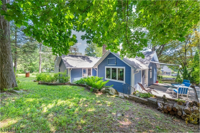 2 buildings on large lot
