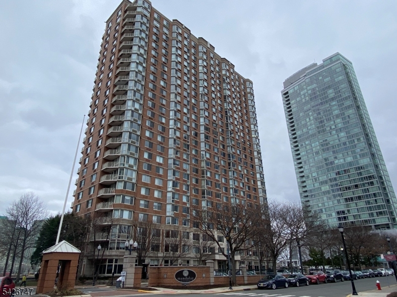 Mandalay of the Hudson Full-service luxury building on Jersey City Waterfront