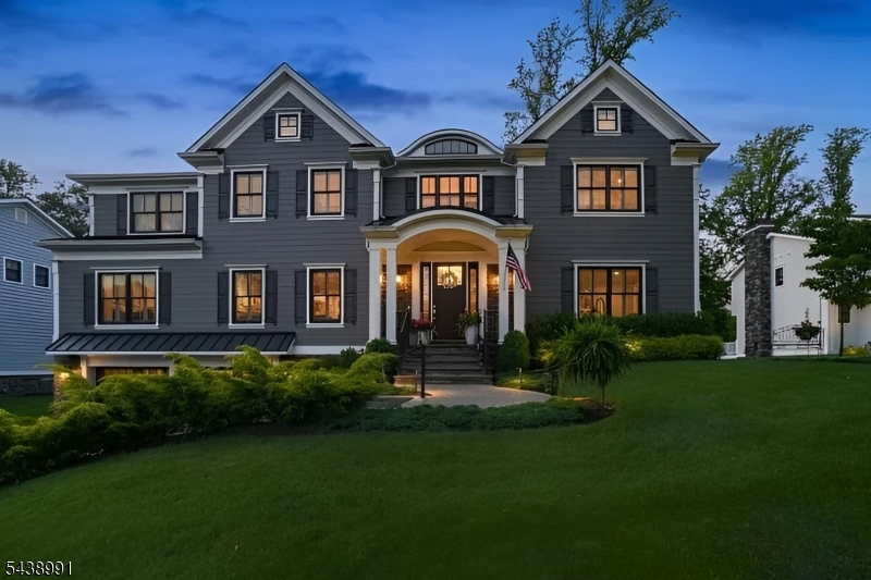 EXPERTLY DESIGNED FLOOR PLAN, METICULOUS ATTENTION TO DETIAL AND QUALITY CRAFTSMANSHIP! PRIVATE CUL DESAC, BEAUTIFUL VISTAS! ANDERSEN WINDOWS WTIH VERILOCK WIRELESS SENSORS, ALARM SYSTEM, CENTRAL VAC, HIGH EFFICIENCY INSULATION, GENERATOR.