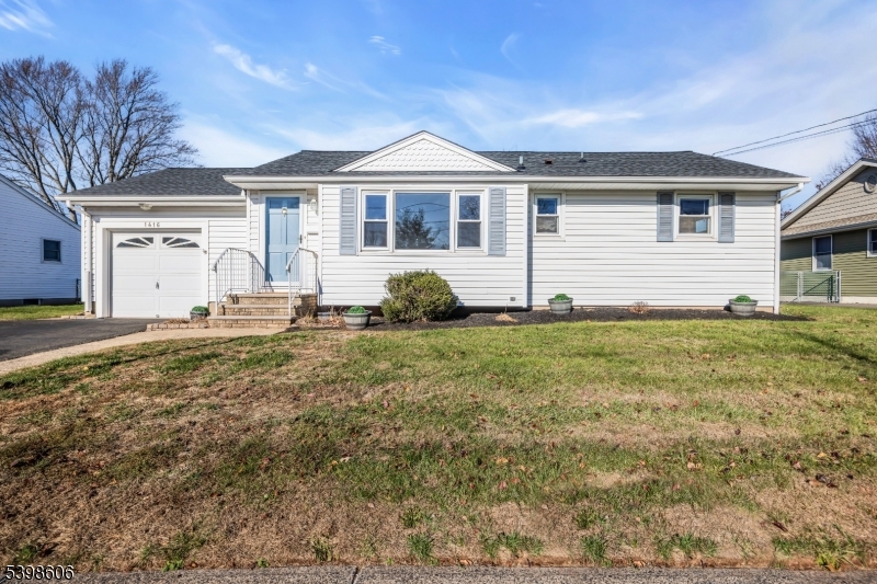 DESIRABLE WESTON LOCATION!