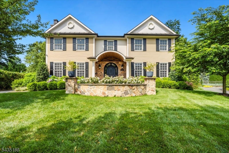 Mint Condition 7 Bedroom Home