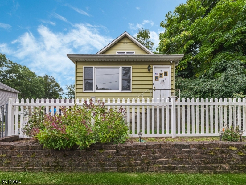 Charming 3 bedroom 1 Bathroom Cape Cod.