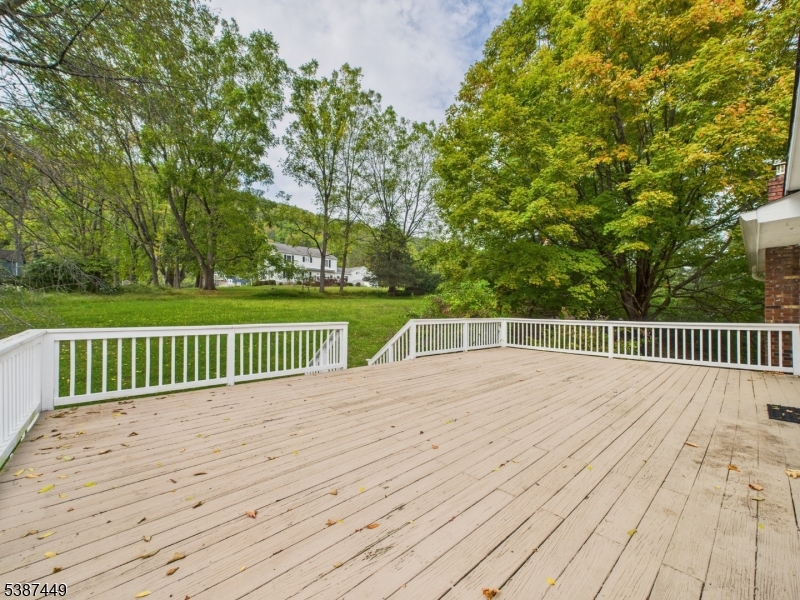 UL - Deck, 1