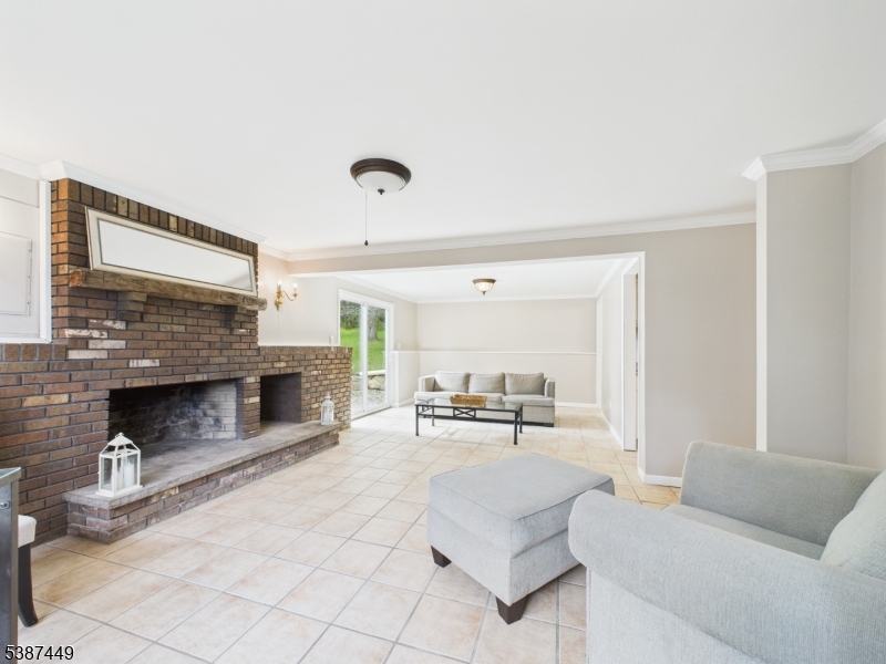 LL - Family Room, 2