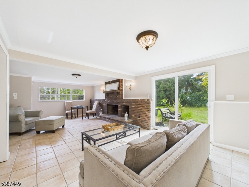 LL - Family Room, 3
