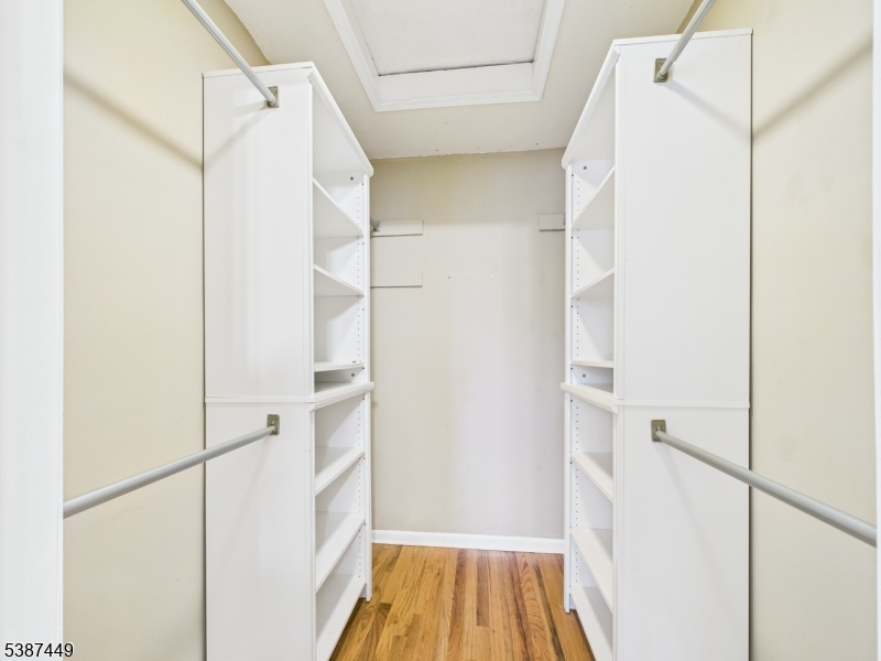 UL - Primary - Walk-in Closet