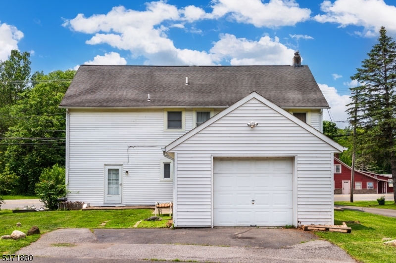 1 Car Garage