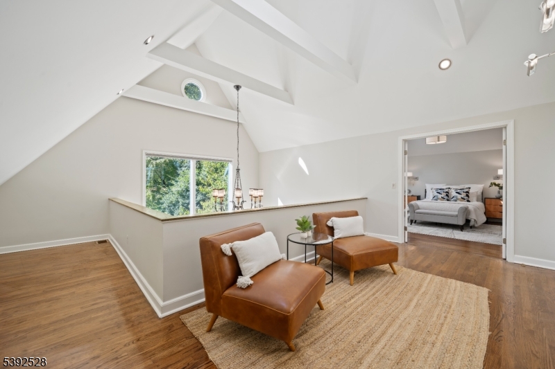 2nd Floor Sitting Area