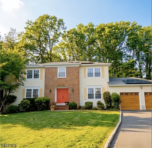 Front Welcome to 29 Woodside Drive!