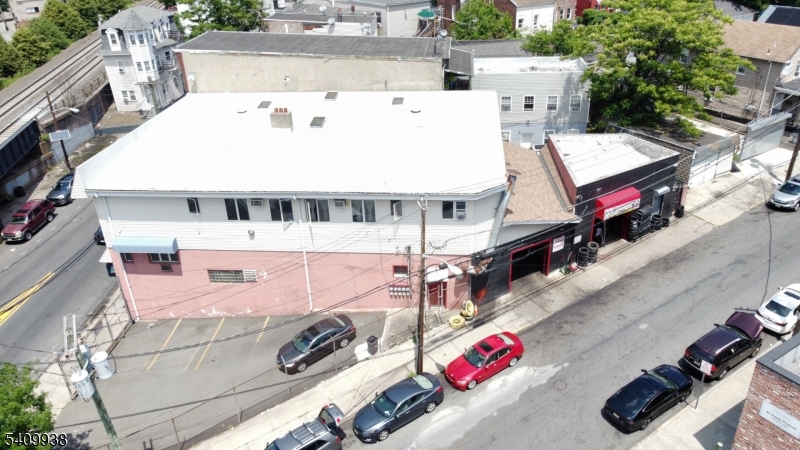 Building-Parking-Side spaces