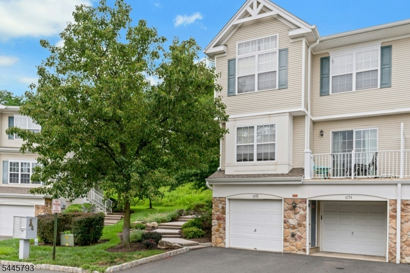 Welcome Home! Beautifully Maintained End-Unit Townhome!