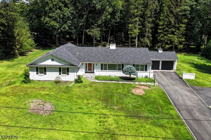 47 Twin Brooks Road, Saddle River
