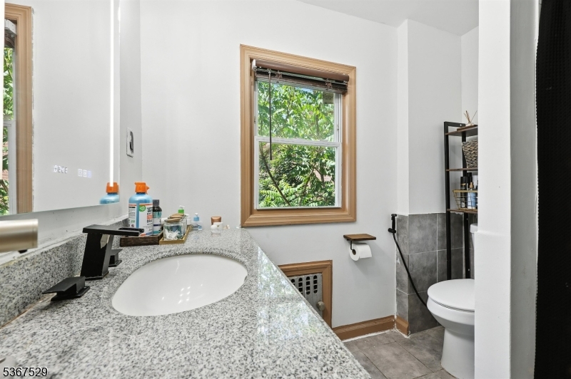 885 Stuyvesant