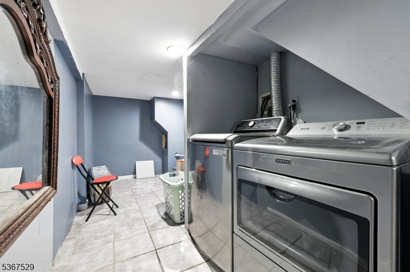 885 Stuyvesant