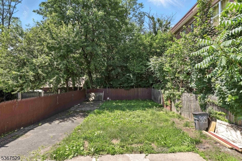 885 Stuyvesant