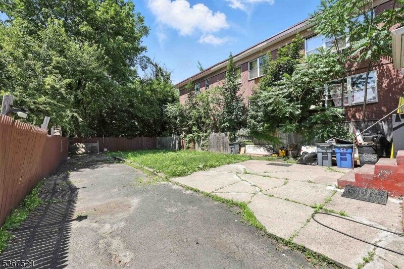 885 Stuyvesant