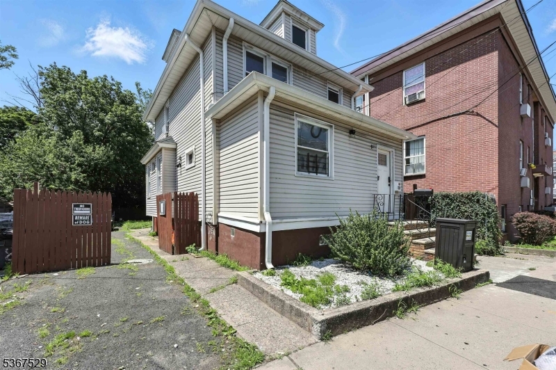 885 Stuyvesant