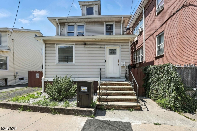 885 Stuyvesant
