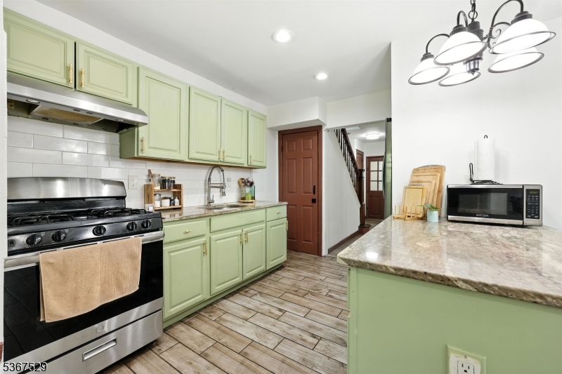 885 Stuyvesant