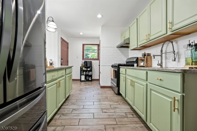 885 Stuyvesant