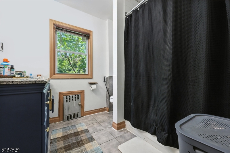885 Stuyvesant