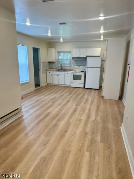 LV, DR, KITCHEN