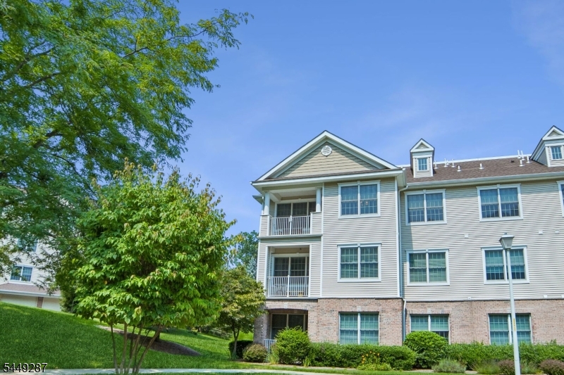 Exterior view top corner unit