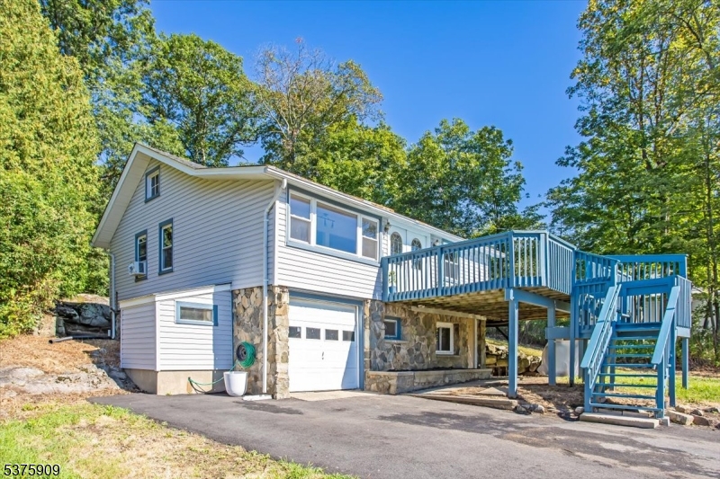 Lovely Home, Full Basement Under