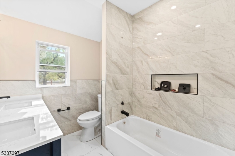 2nd floor bathroon