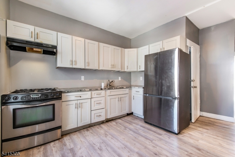 Kitchen R-2 Zoning | Potential 2-Family Conversion (Buyer to Verify)