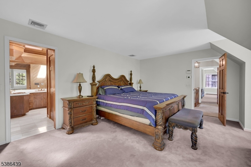 Primary Bedroom w/Ensuite Bath
