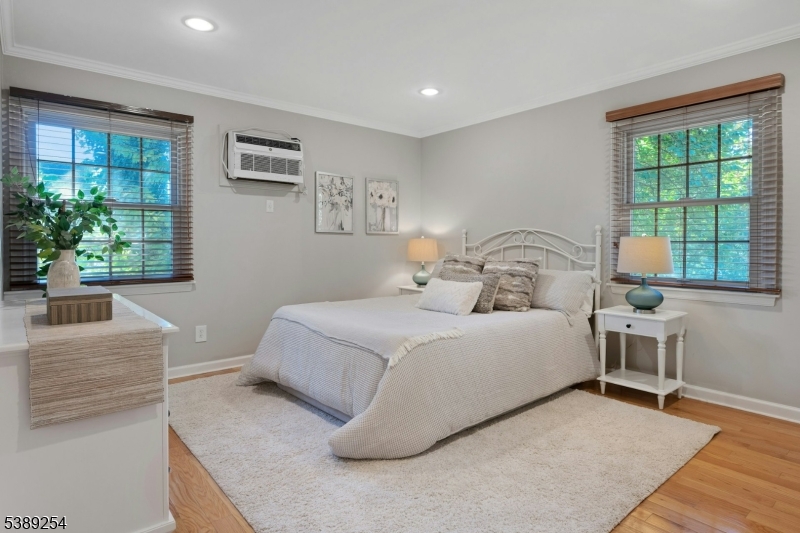 Can accommodate a king bed