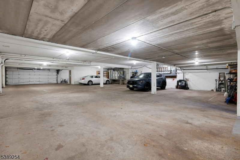 Direct entry to unit &laundry