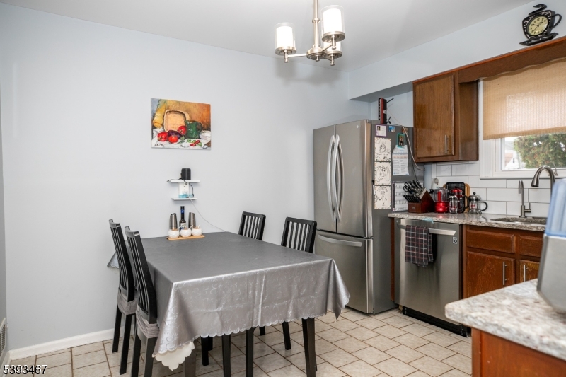 EAT IN KITCHEN