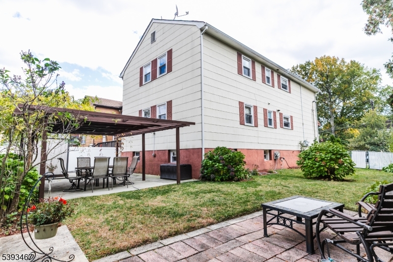 LARGE CORNER LOT