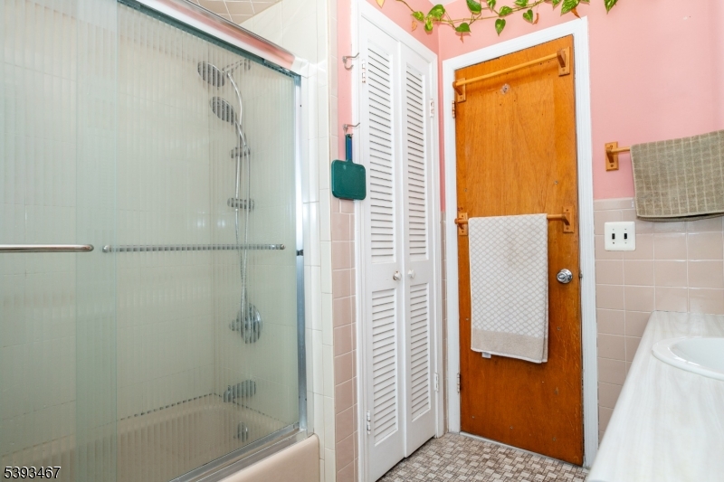 TUB/SHOWER