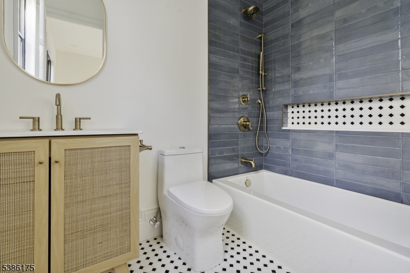 Main Floor Full Bath
