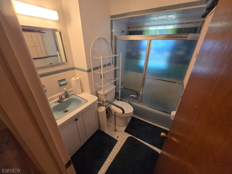 Full Bath Full Hall Bath with Tub Shower