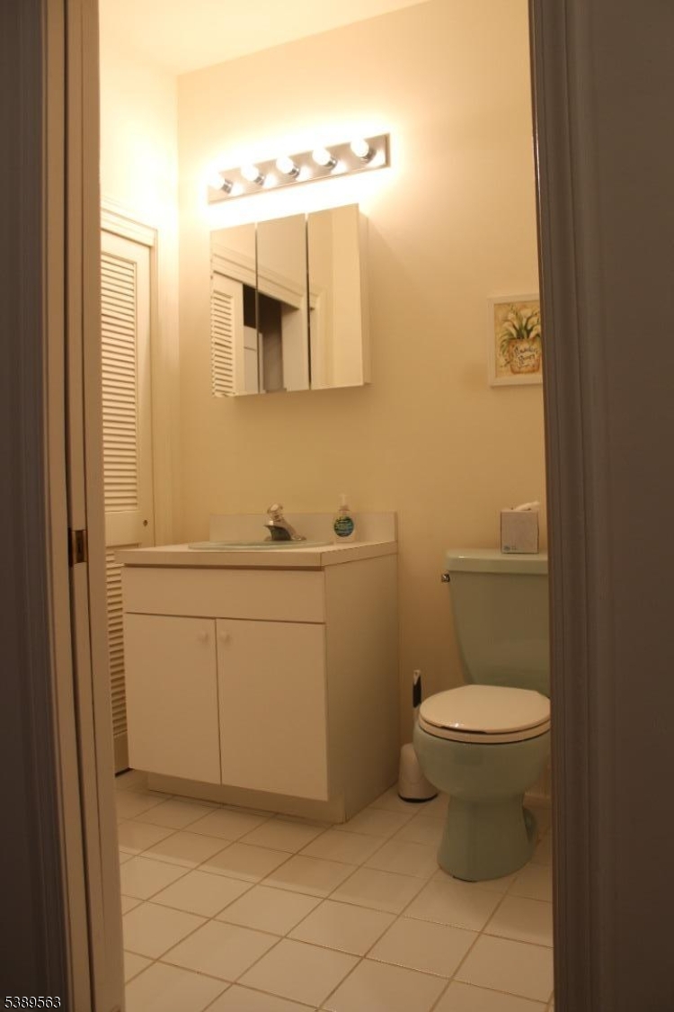 Bathroom Half Bath + Wash Dryer
