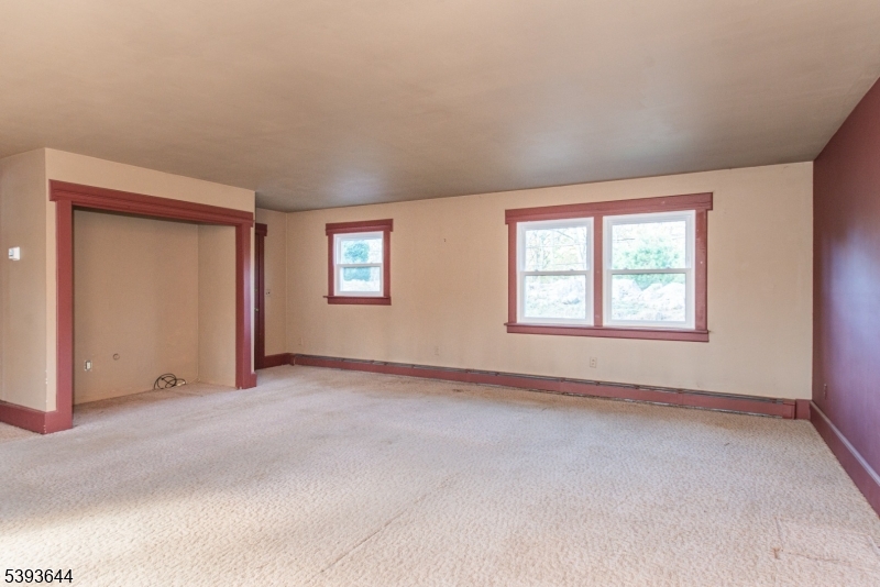 GREAT ROOM LARGE CLOSET
